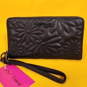 Betsey Johnson Black Quilted Daisy Flower Spring Wallet Wristlet Zip Around NEW